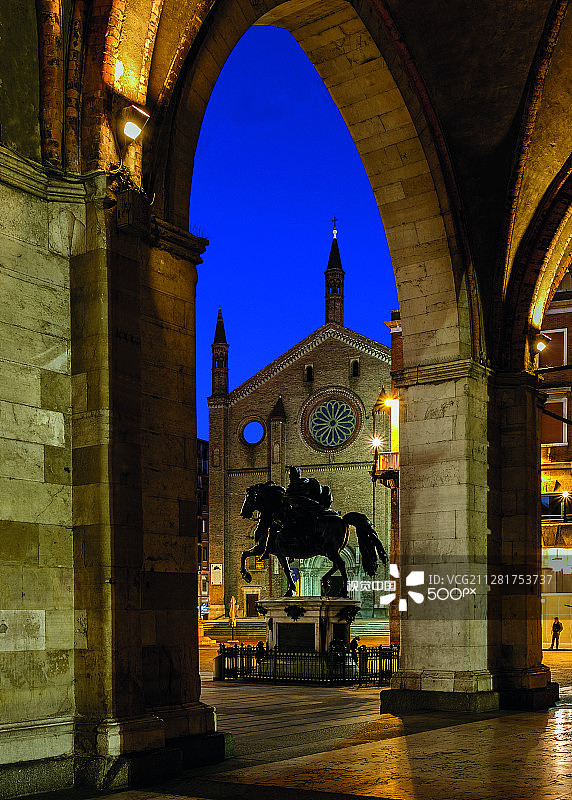 骑马的亚历山德罗·法尔内塞图片素材