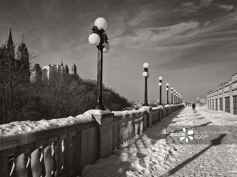 雪地光影小路图片素材