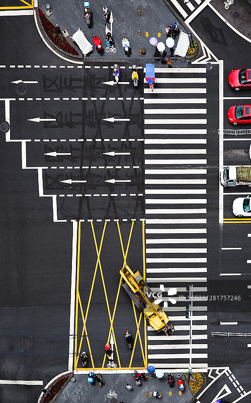 成都人民南路路口，人行道，斑马线图片素材