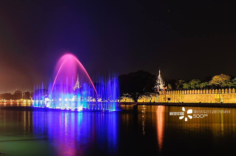 曼德勒皇宫护城河和喷泉图片素材