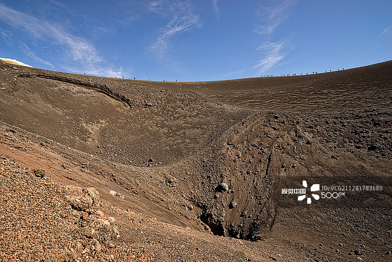 埃特纳火山上的火山口图片素材