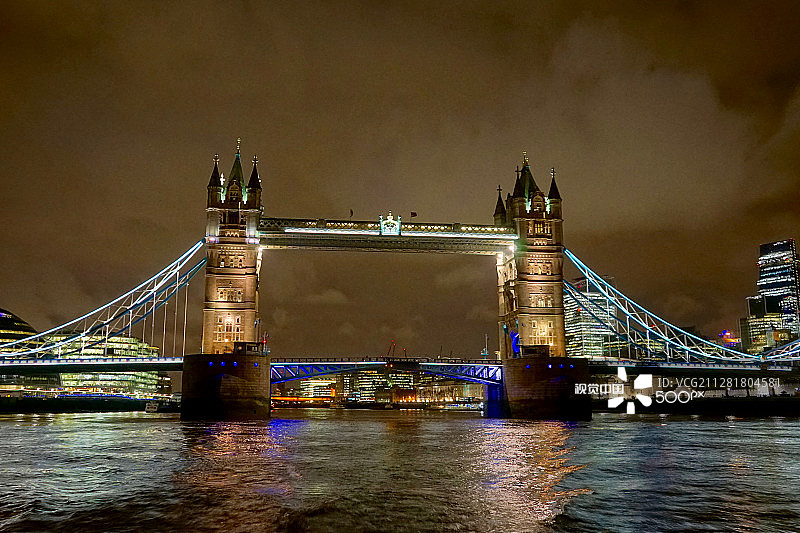 夜幕下的伦敦塔桥图片素材
