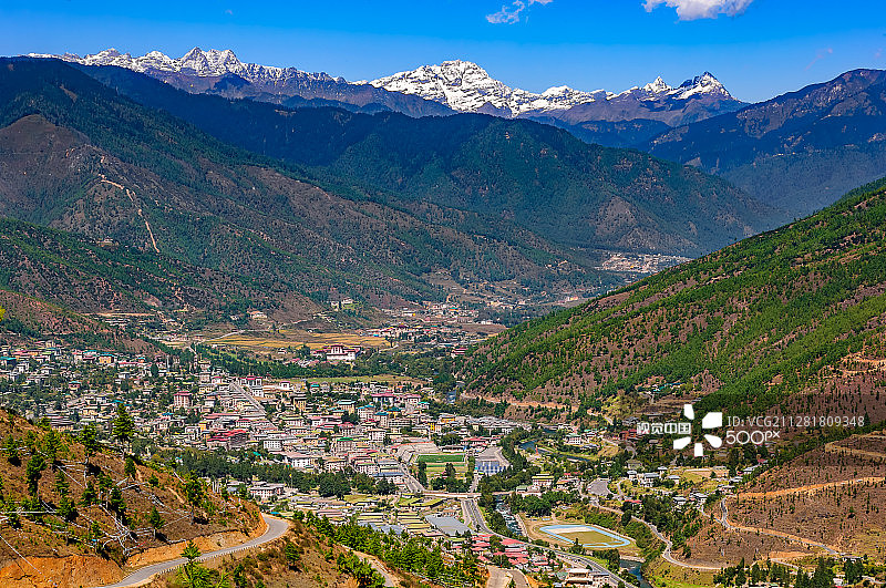 不丹首都廷布市的景色，留有文案空间图片素材