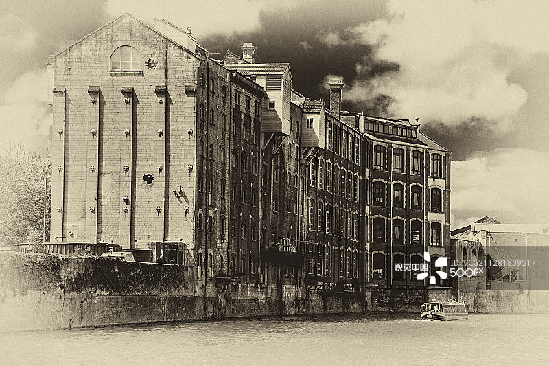 埃文河畔的老浴池图片素材