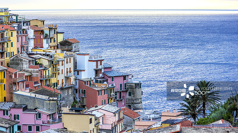 海边的马纳罗拉图片素材