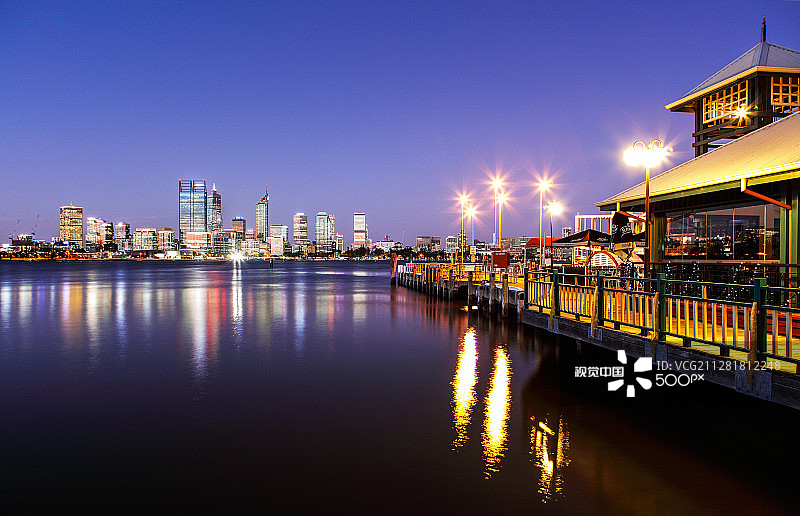 从门兹街码头看到的珀斯市，澳大利亚西部图片素材