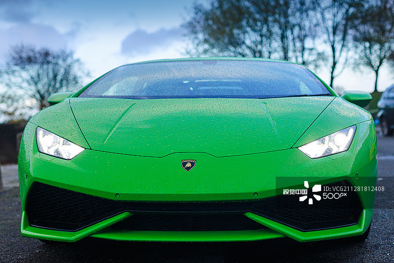 雨天兰博基尼图片素材