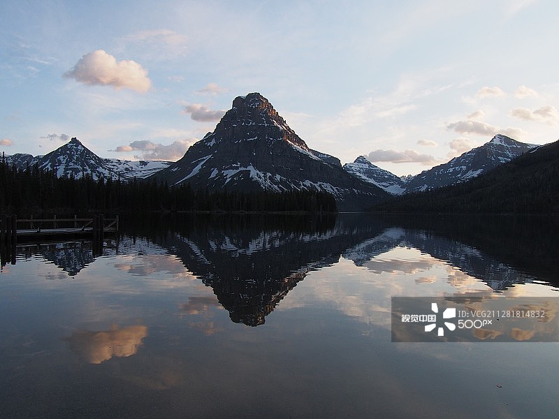 药湖春日落日 - 冰川国家公园图片素材
