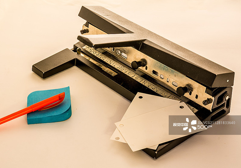 办公室的打孔机图片素材