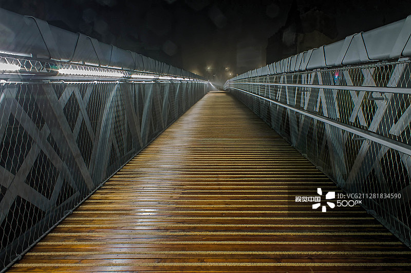 夜幕下的阿朗松图片素材