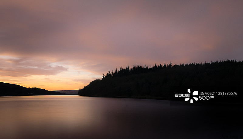 眺望Ladybower水库景色图片素材