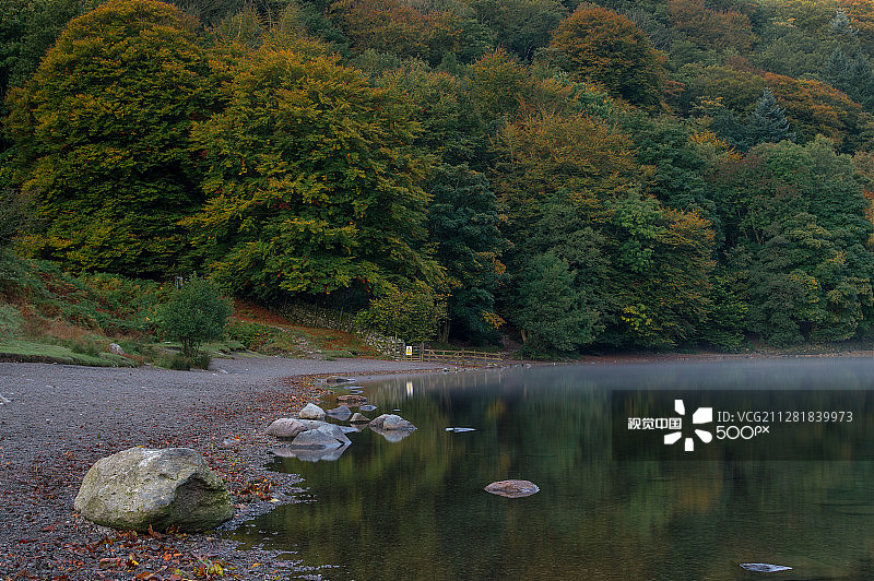 格拉斯米尔湖畔小路图片素材