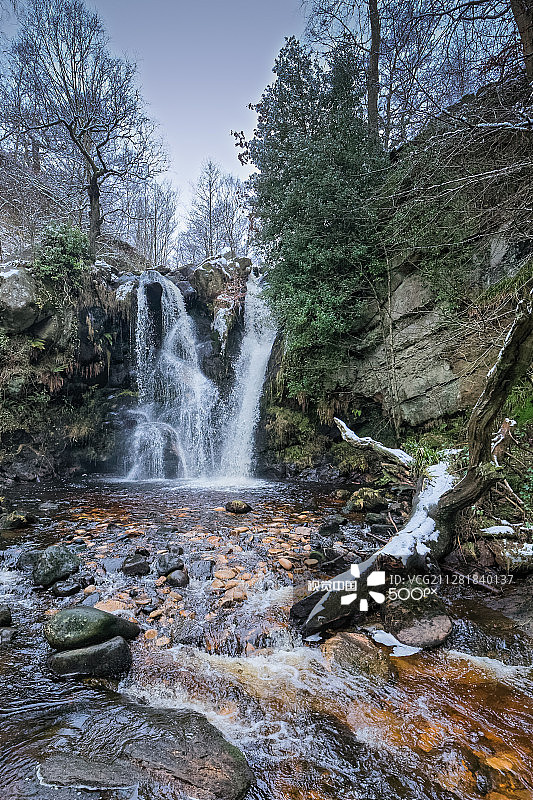 荒凉瀑布谷图片素材