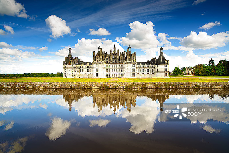 法国卢瓦尔河畔的香波城堡图片素材
