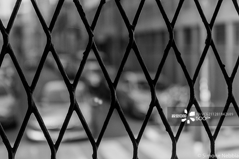 窗户里的监狱图片素材