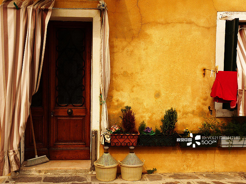 威尼斯布拉诺的一间小屋外观图片素材