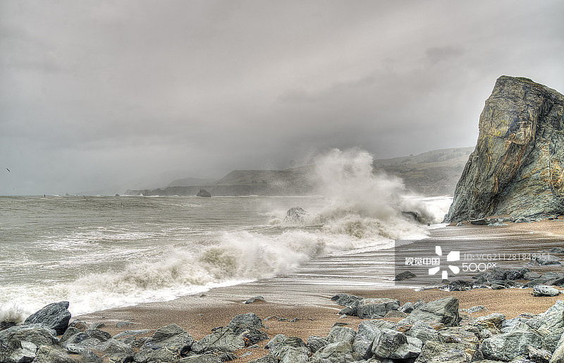 汹涌澎湃的太平洋图片素材