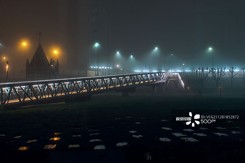 夜幕下的阿朗松图片素材