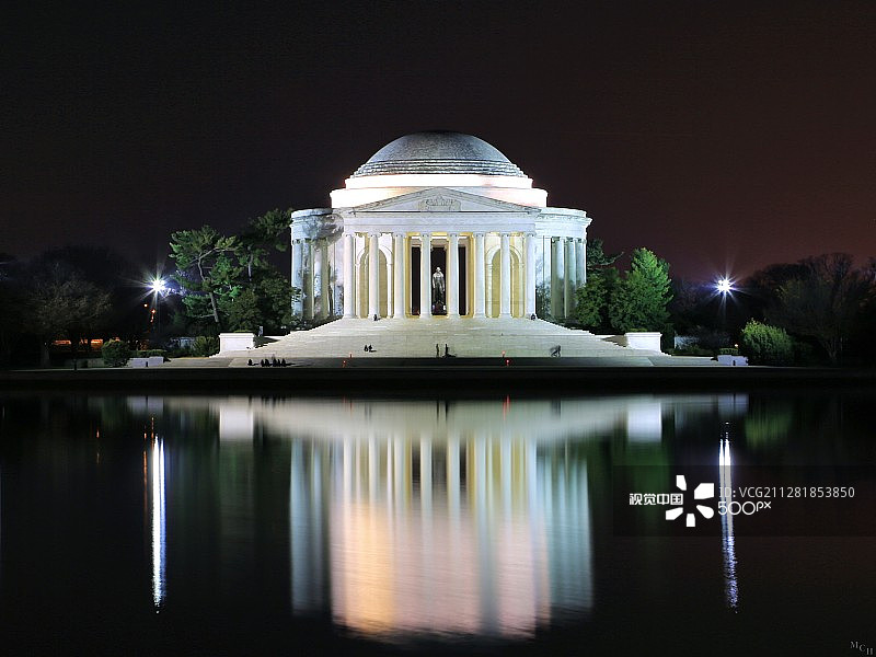 杰斐逊纪念堂上的黑暗图片素材