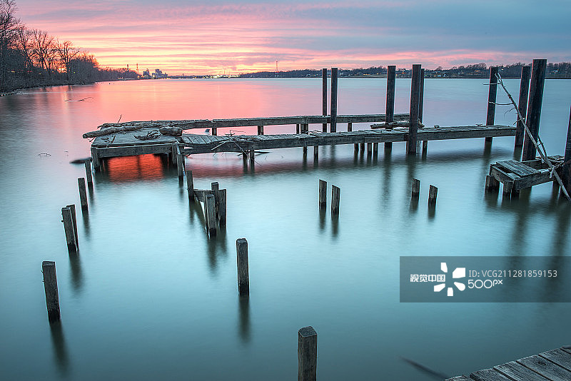 肯塔基州路易斯维尔市俄亥俄河的日落景色图片素材