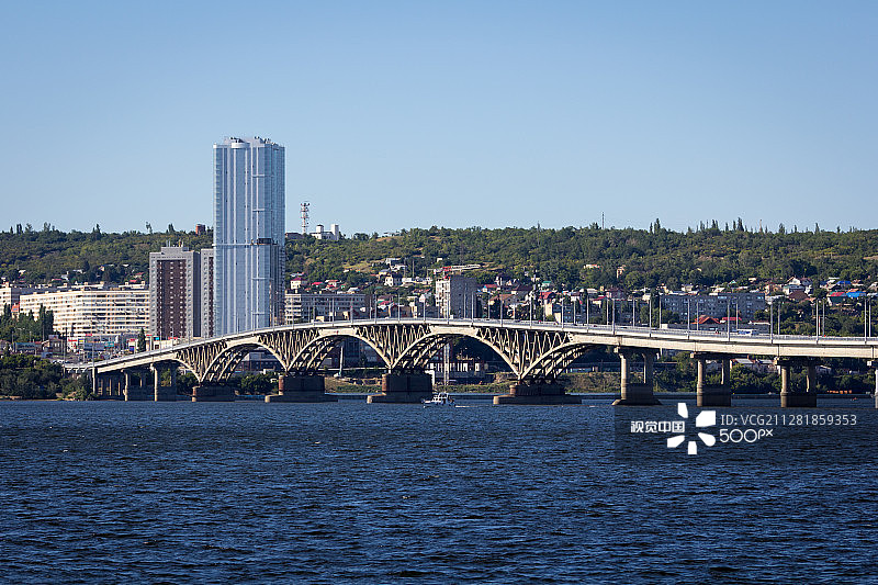 伏尔加河上的萨拉托夫-恩格斯大桥图片素材