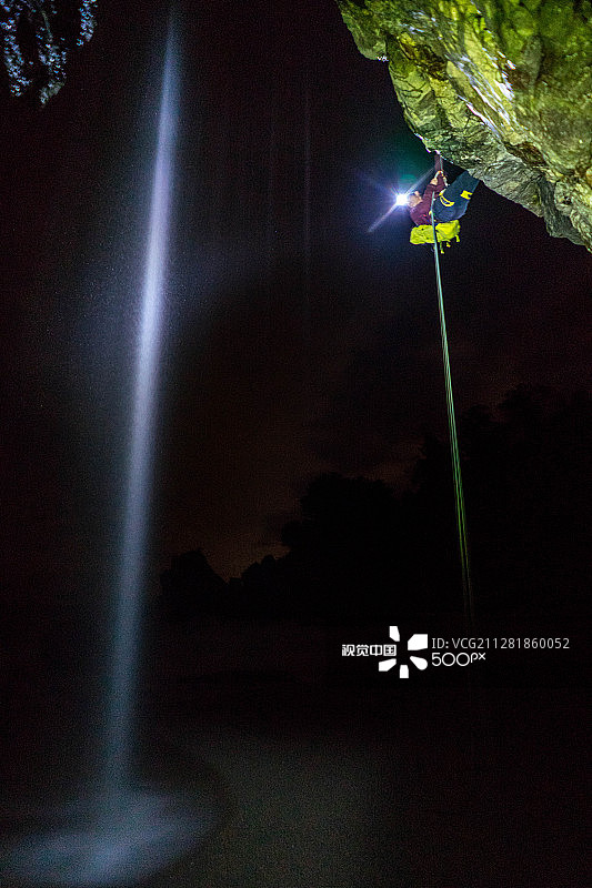 新月麦克维瀑布图片素材