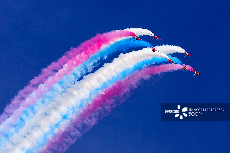 红色箭头翻滚图片素材