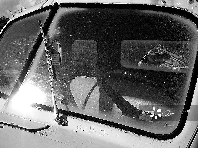 1952年道奇卡车挡风玻璃黑白照图片素材