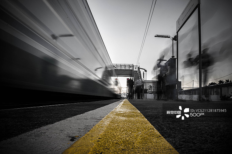 日常 - 不要越过黄线图片素材