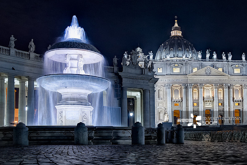 圣彼得广场的喷泉图片素材