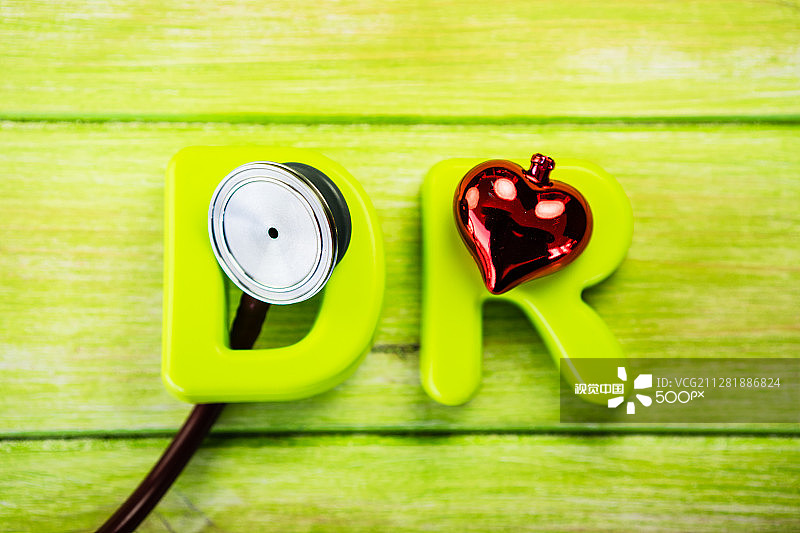 DR字母和听诊器的特写图片素材