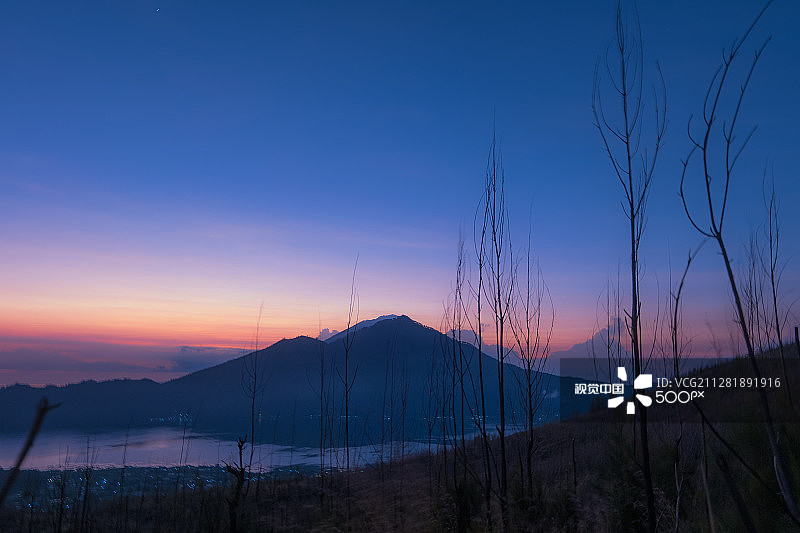 巴厘岛巴图尔火山日出前15分钟图片素材