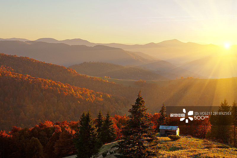 喀尔巴阡山脉的傍晚图片素材