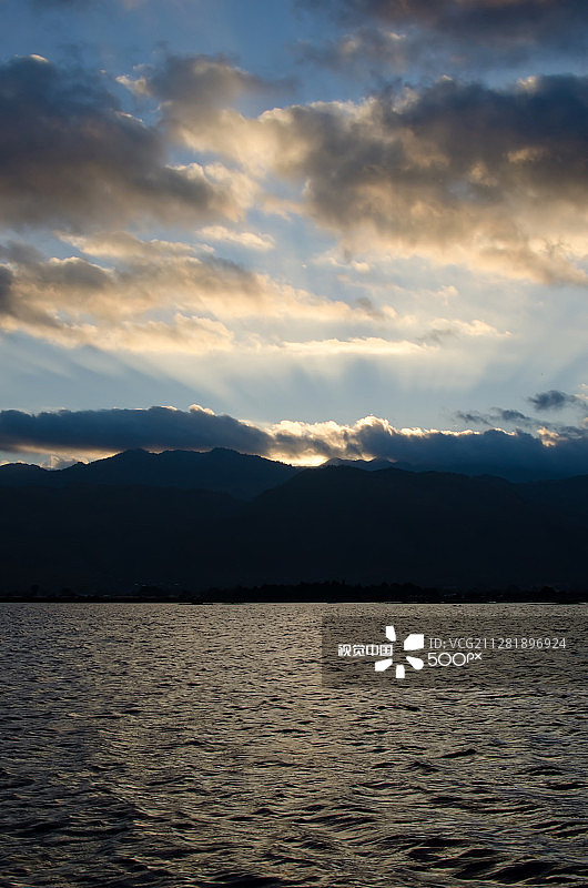 茵莱湖的日出图片素材