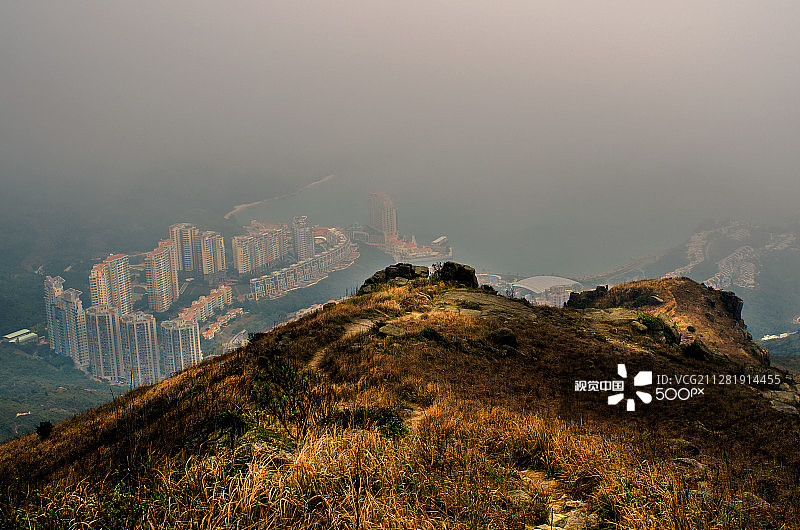 雾霾笼罩下的香港愉景湾图片素材