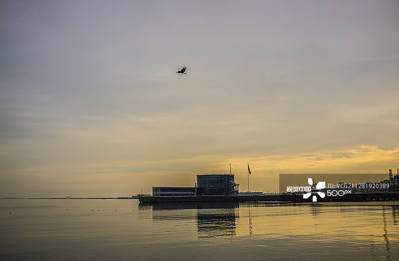 巴库湾日落图片素材