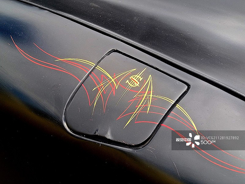 街头改装车油箱盖细条纹图片素材