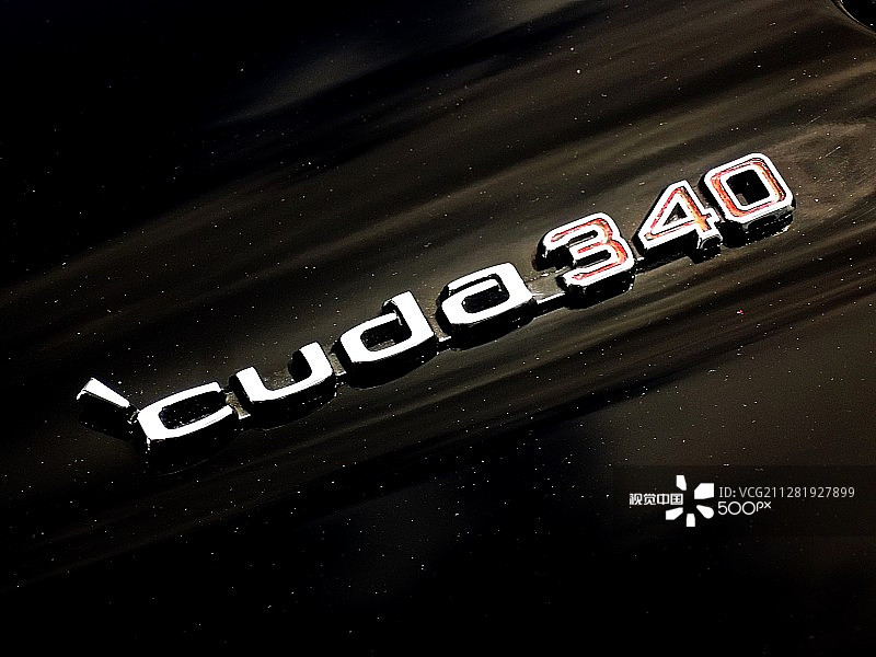 1970年普利茅斯Cuda 340胡德徽章图片素材