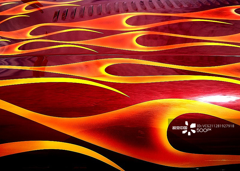 街头改装车后备箱火焰图片素材