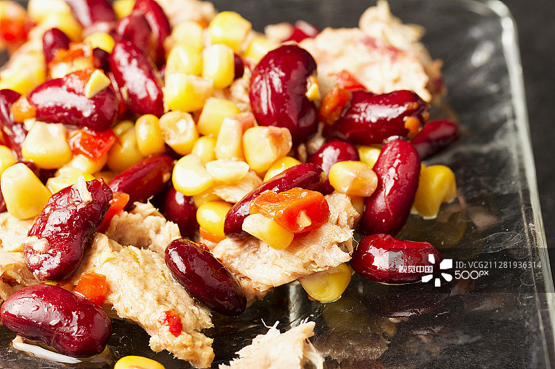 金枪鱼豆类沙拉图片素材