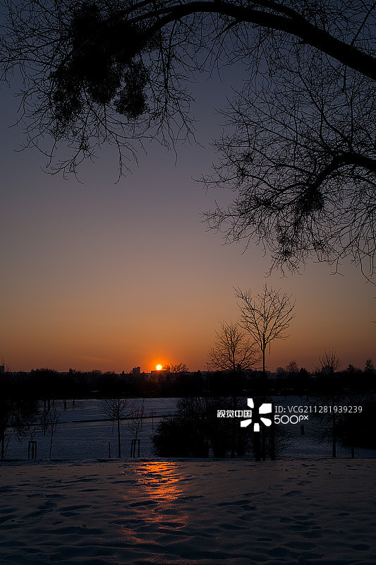 华沙的冬季日落图片素材