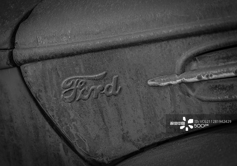 报废的福特汽车图片素材