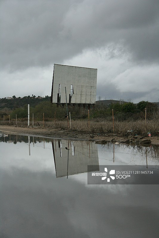 废弃的汽车影院图片素材