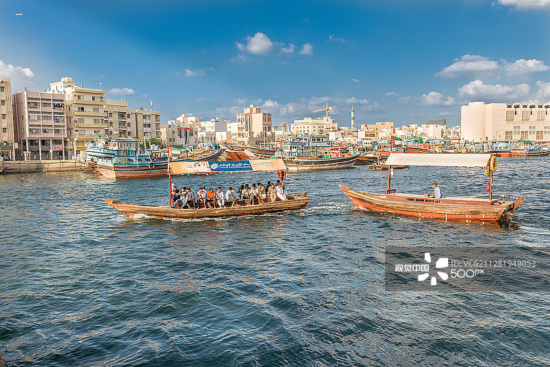 迪拜湾的渡船，阿联酋图片素材