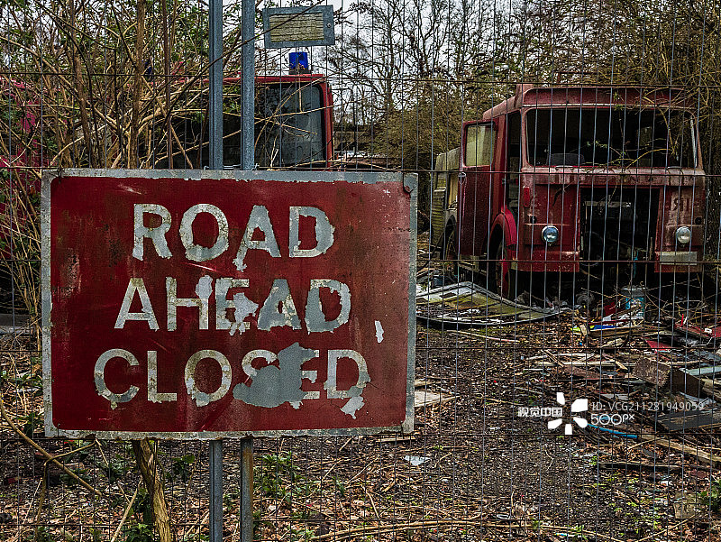 前方道路封闭图片素材