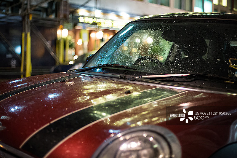 雨中的迷你模型图片素材