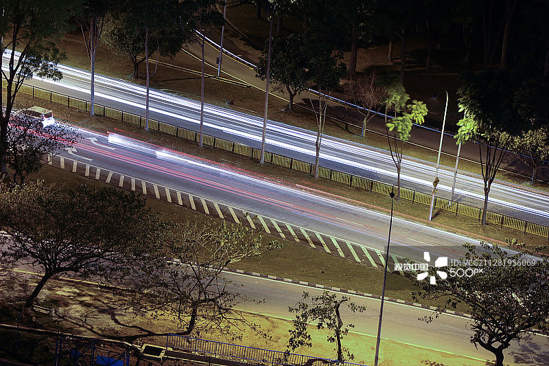 从Metroview公寓看到的灯光小径景色图片素材