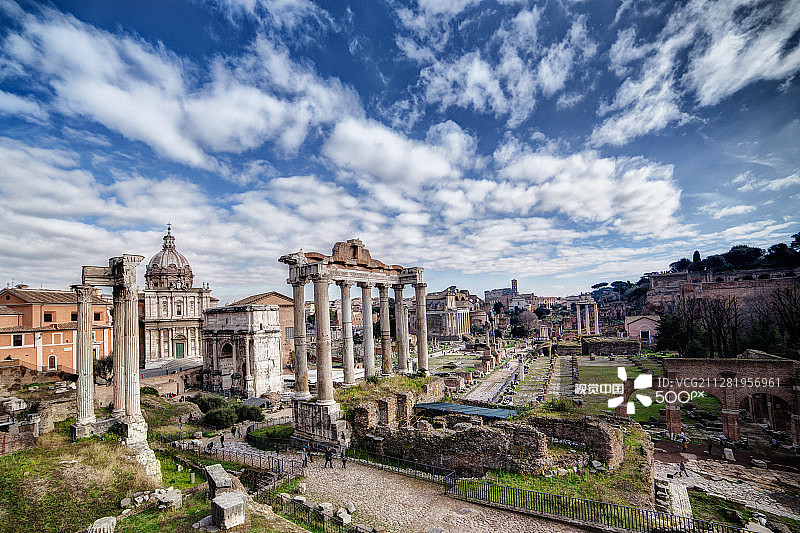古罗马广场上空的多云天空图片素材