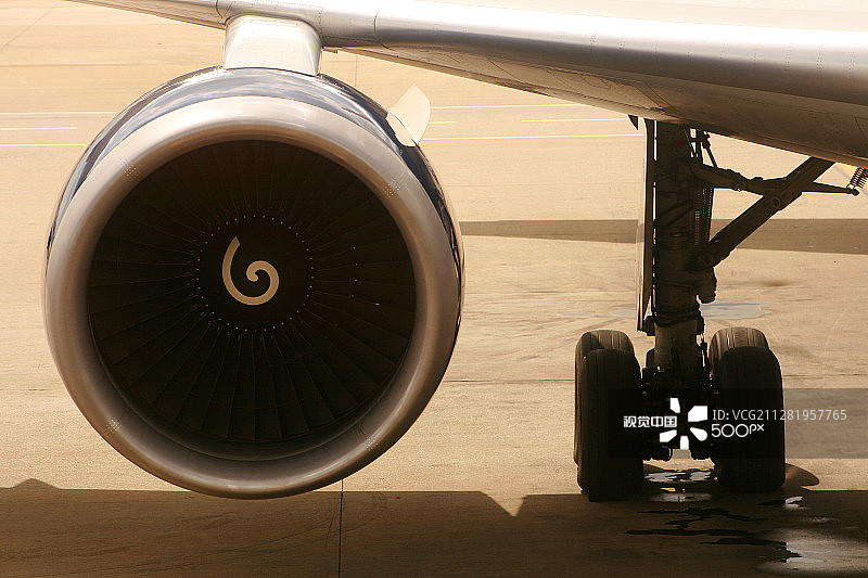 飞机引擎和起落架图片素材