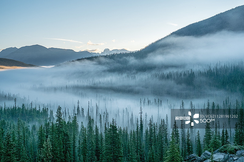 班夫国家公园的日出和云海图片素材